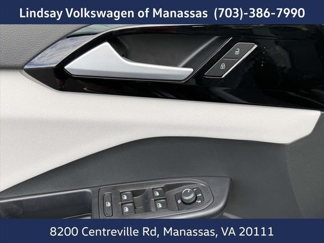 Photo of 2025 Platinum Gray Metallic Volkswagen Taos