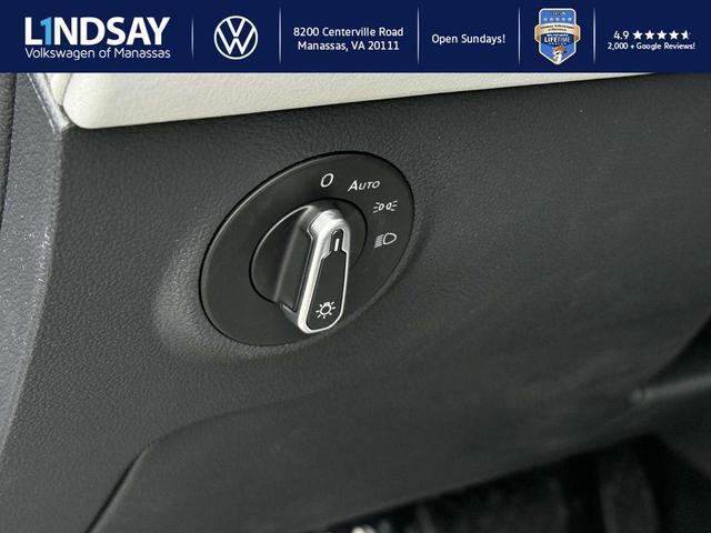 Photo of 2025 Pyrite Silver Metallic Volkswagen Taos