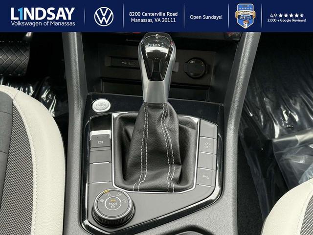 Photo of 2025 Pyrite Silver Metallic Volkswagen Taos
