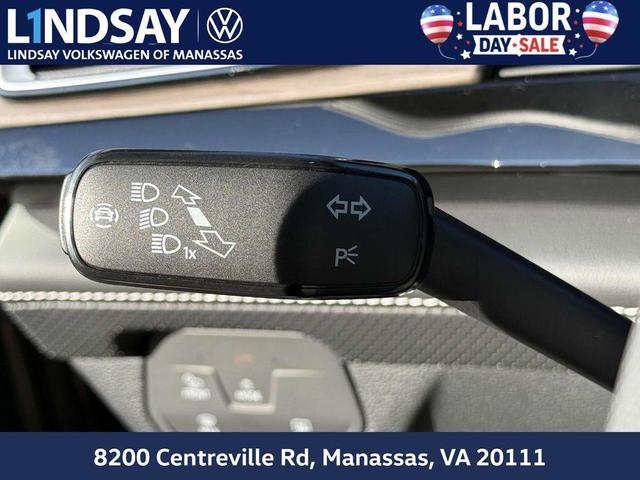 Photo of 2025 Avocado Green Pearl Volkswagen Atlas