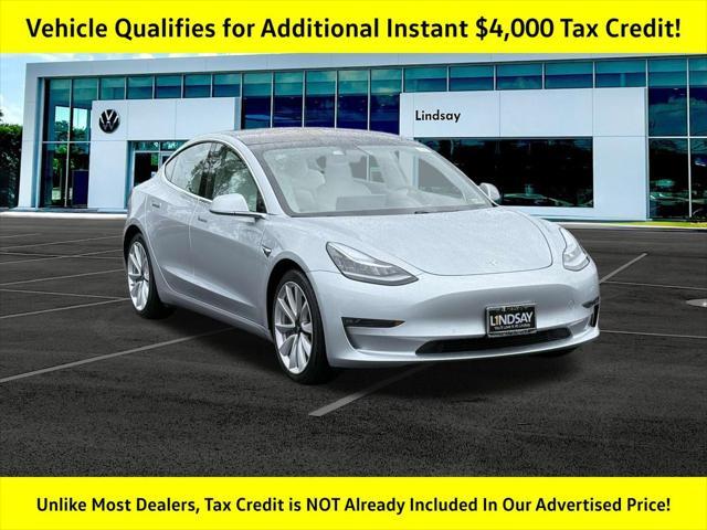 Photo of 2018 Silver Metallic Tesla Model 3