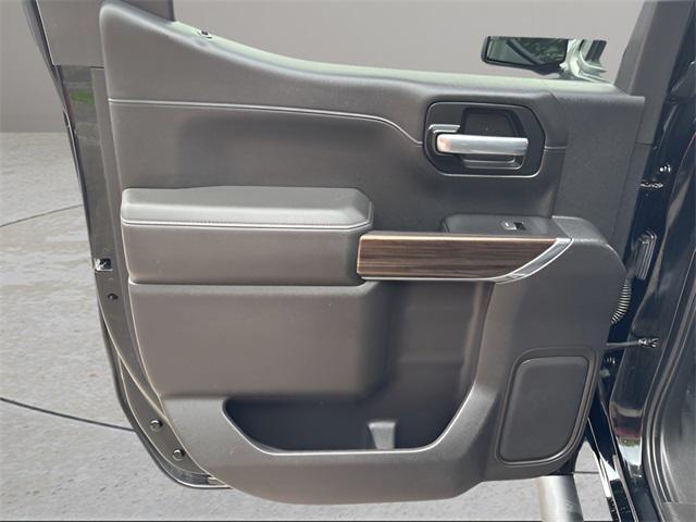 Photo of 2021 Black Chevrolet Silverado 1500