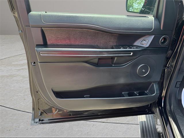 Photo of 2021 Agate Black Metallic Ford Expedition