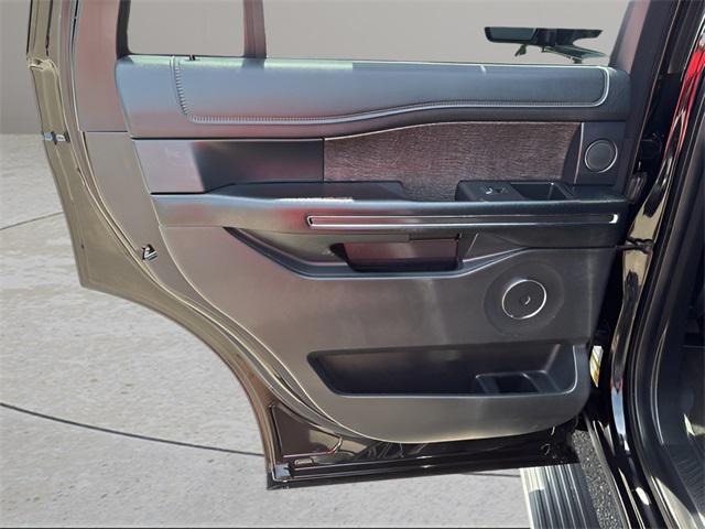 Photo of 2021 Agate Black Metallic Ford Expedition