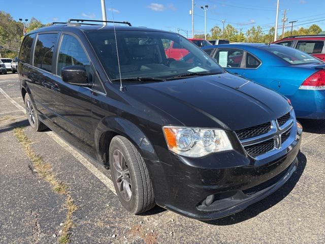Photo of 2017 Black Onyx Crystal Pearlcoat Dodge Grand Caravan
