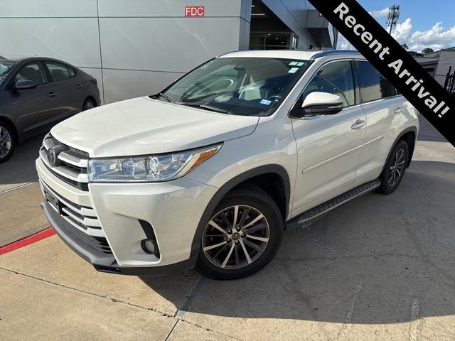Photo of 2018 Blizzard Pearl Toyota Highlander