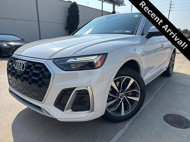 Photo of 2022 Glacier White Metallic Audi Q5