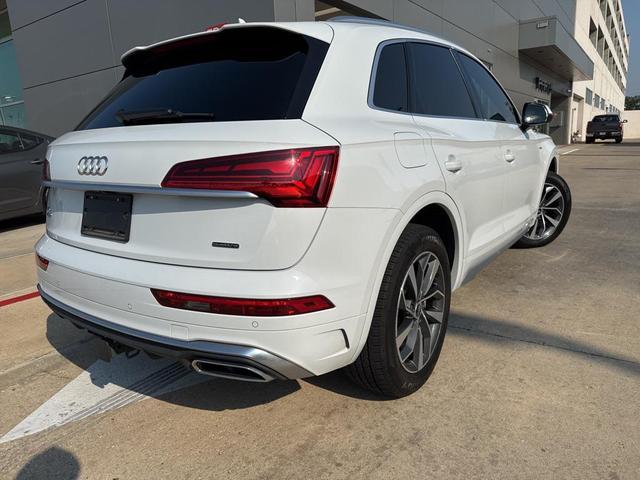 Photo of 2022 Glacier White Metallic Audi Q5