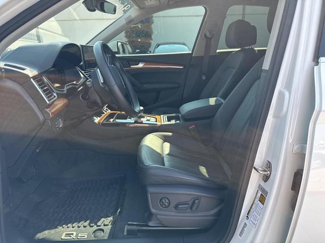 Photo of 2022 Glacier White Metallic Audi Q5