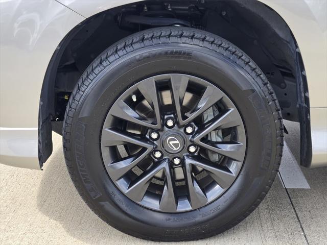 Photo of 2023 Atomic Silver Lexus GX 460