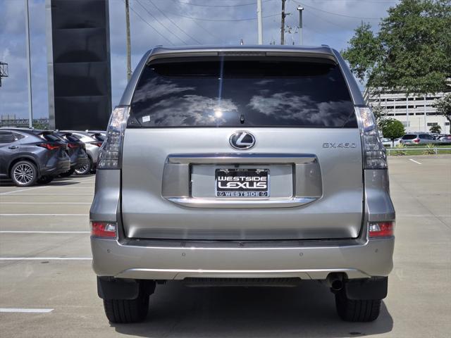 Photo of 2023 Atomic Silver Lexus GX 460