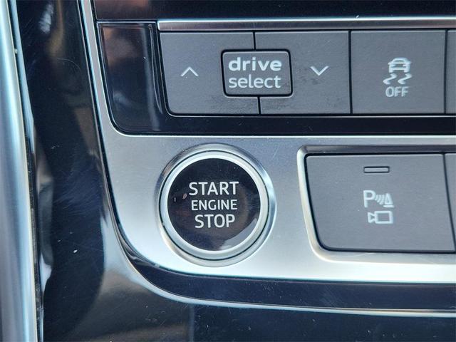 Photo of 2022 White Audi Q7