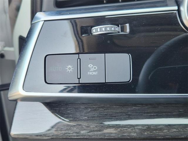 Photo of 2022 White Audi Q7