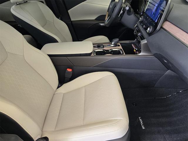 Photo of 2024 White Lexus RX 350