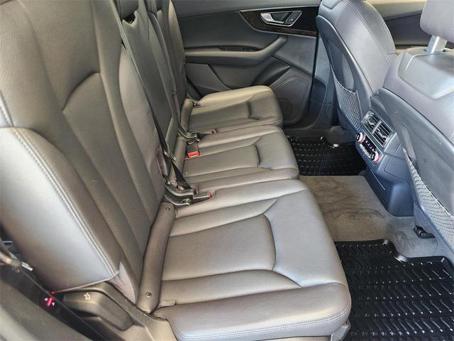 Photo of 2017 Black Audi Q7