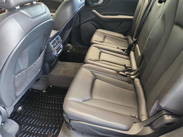Photo of 2017 Black Audi Q7
