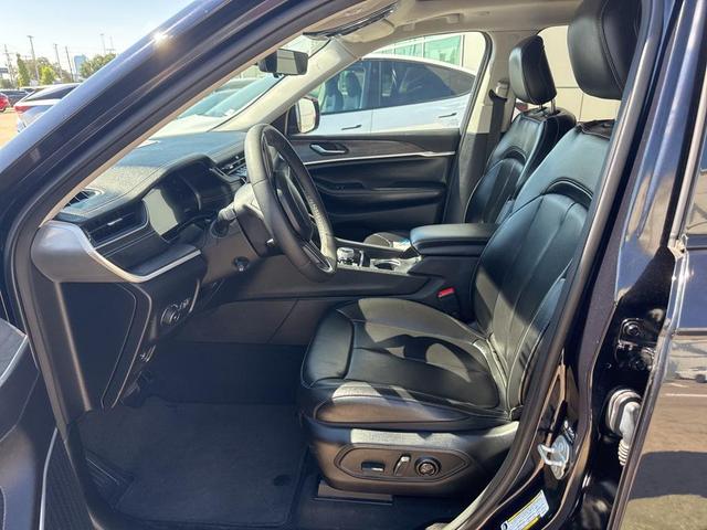 Photo of 2023 Midnight Sky Jeep Grand Cherokee