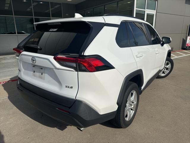 Photo of 2020 Super White Toyota RAV4