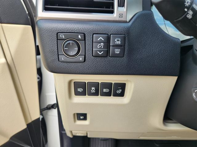 Photo of 2023 Eminent White Pearl Lexus GX 460