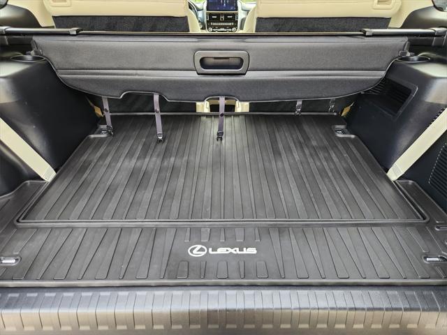 Photo of 2023 Eminent White Pearl Lexus GX 460