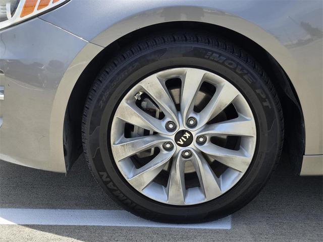 Photo of 2017 Titanium Silver Kia Optima