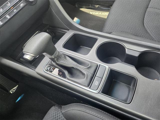 Photo of 2017 Titanium Silver Kia Optima