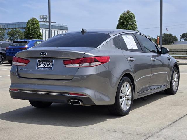 Photo of 2017 Titanium Silver Kia Optima