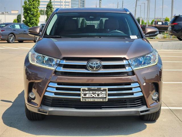 Photo of 2019 Toasted Walnut Pearl Toyota Highlander