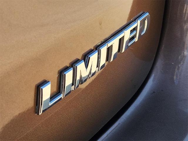 Photo of 2019 Toasted Walnut Pearl Toyota Highlander