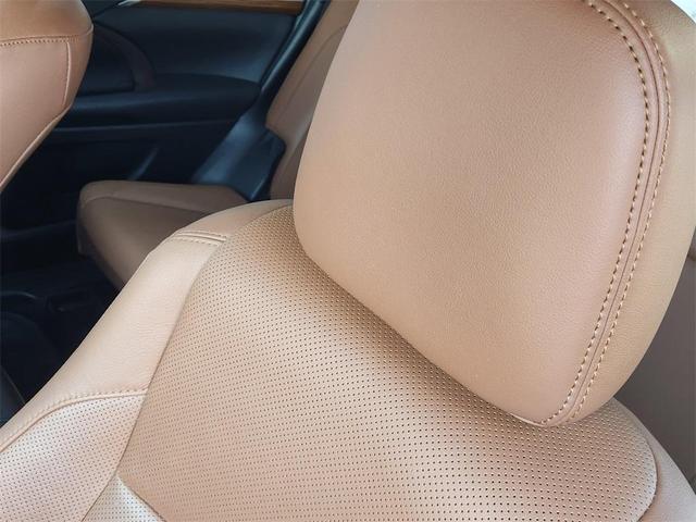 Photo of 2019 Toasted Walnut Pearl Toyota Highlander