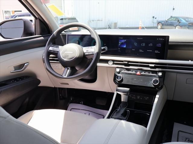 Photo of 2025 Shimmering Silver Hyundai TUCSON