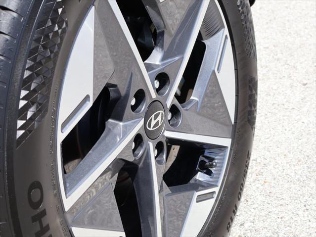 Photo of 2025 Shimmering Silver Hyundai TUCSON