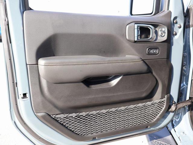 Photo of 2025 Anvil Clearcoat Jeep Gladiator