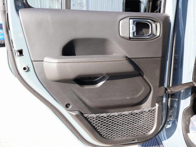 Photo of 2025 Anvil Clearcoat Jeep Gladiator