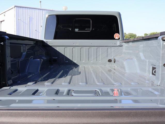 Photo of 2025 Anvil Clearcoat Jeep Gladiator
