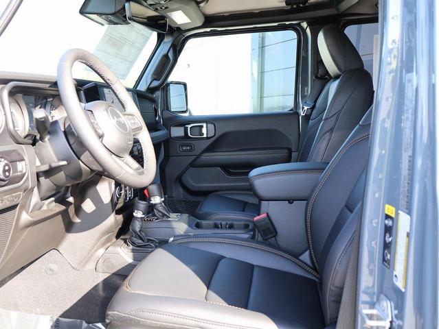 Photo of 2025 Anvil Clearcoat Jeep Gladiator