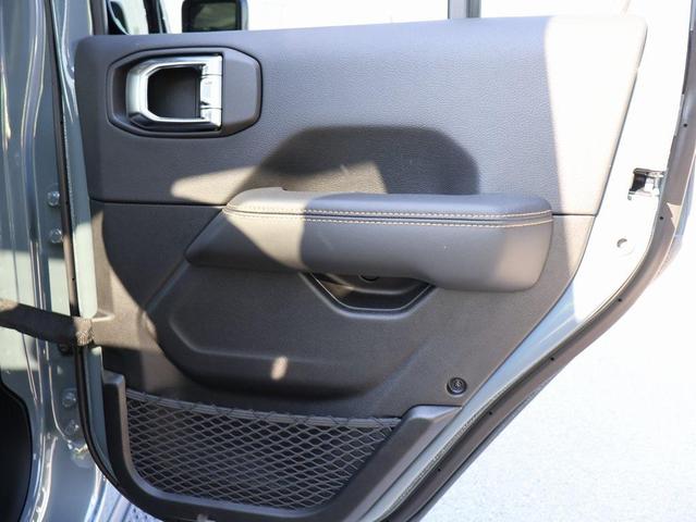 Photo of 2025 Anvil Clearcoat Jeep Gladiator