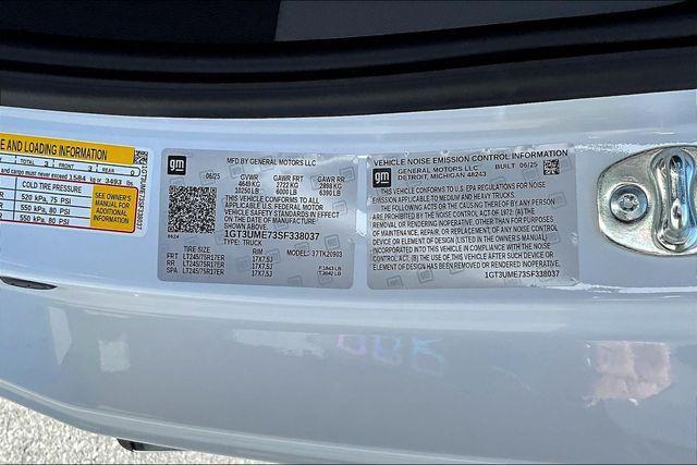 Photo of 2025 Summit White GMC Sierra 2500