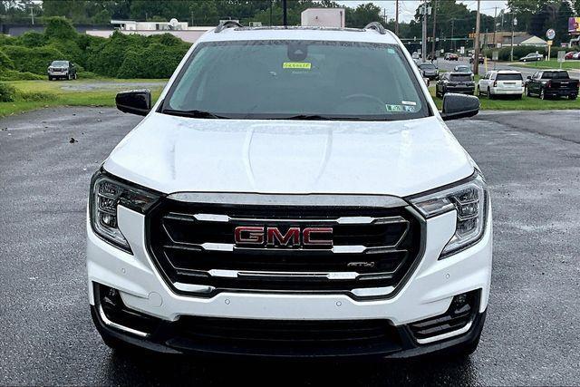 Photo of 2022 Summit White GMC Terrain