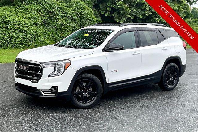 Photo of 2022 Summit White GMC Terrain