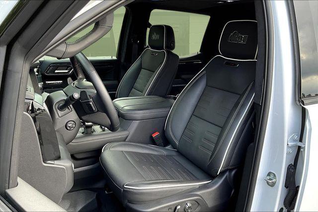 Photo of 2023 Summit White GMC Sierra 1500