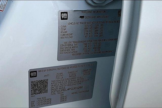 Photo of 2023 Summit White GMC Sierra 1500