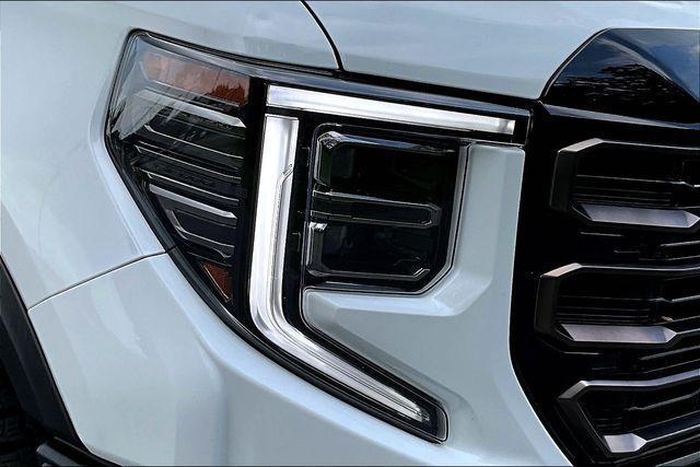Photo of 2023 Summit White GMC Sierra 1500