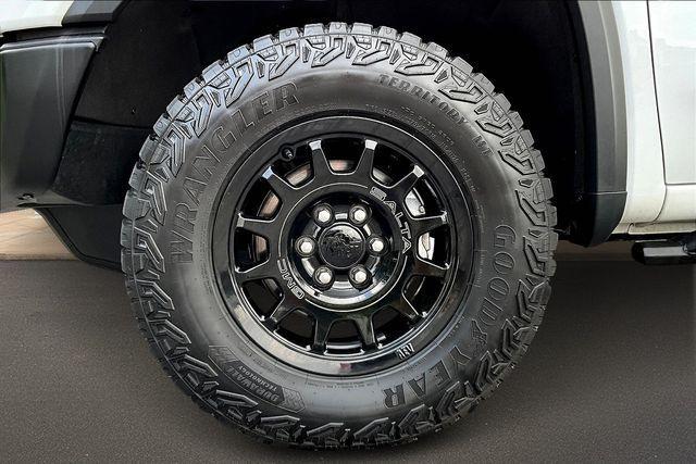 Photo of 2023 Summit White GMC Sierra 1500