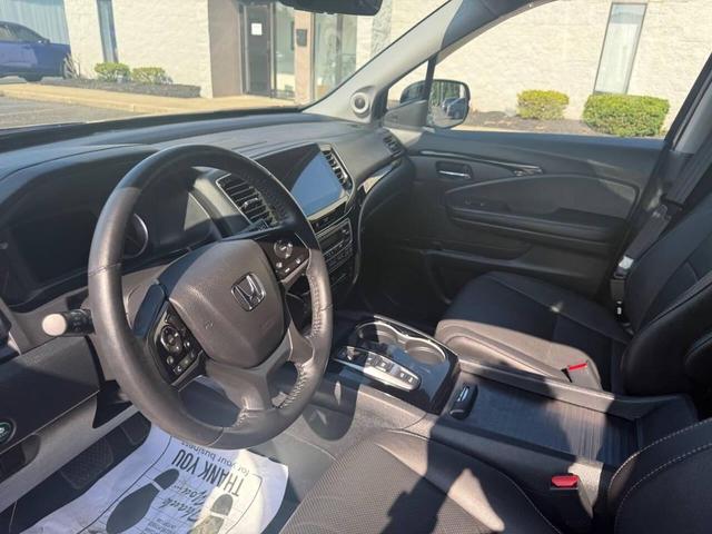 Photo of 2022 Crystal Black Pearl Honda Pilot