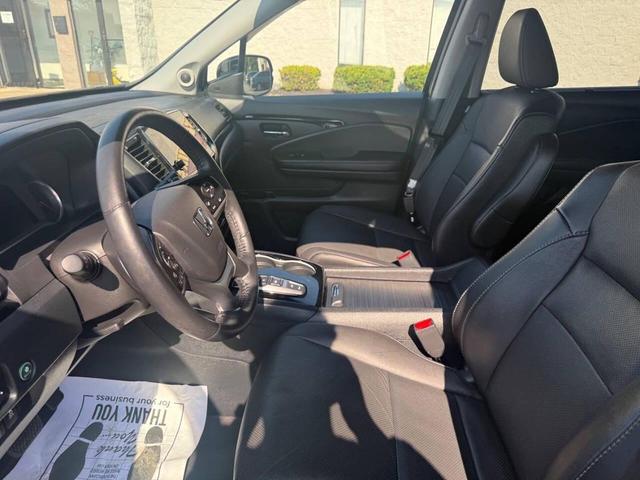 Photo of 2022 Crystal Black Pearl Honda Pilot