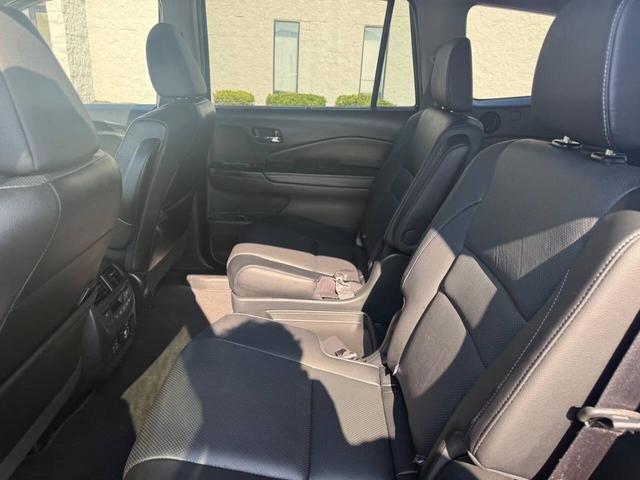 Photo of 2022 Crystal Black Pearl Honda Pilot