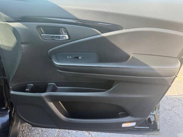 Photo of 2022 Crystal Black Pearl Honda Pilot