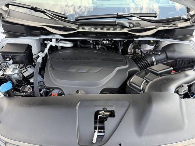Photo of 2025 White Honda Odyssey