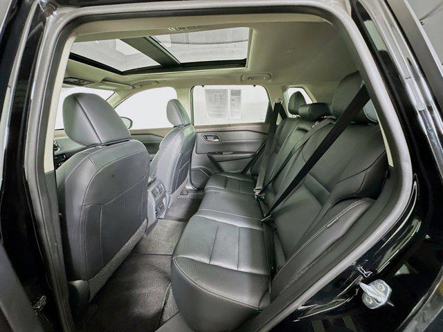 Photo of 2023 Super Black Nissan Rogue